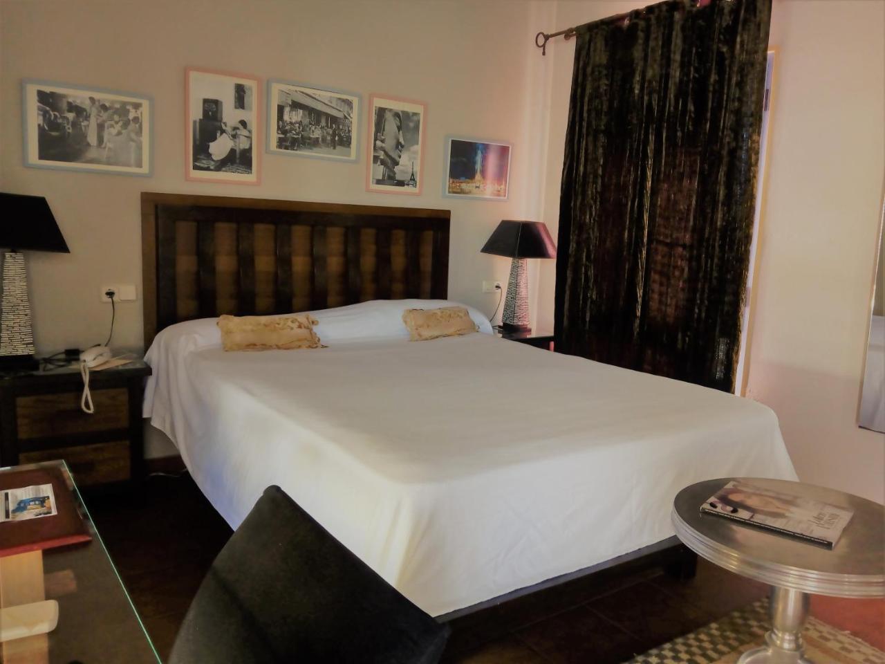 Hotel Utopia Benalup-Casas Viejas ภายนอก รูปภาพ